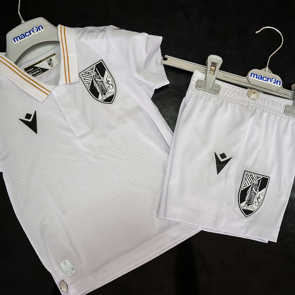 Kinder Vitória SC 2024/25 Heimkit