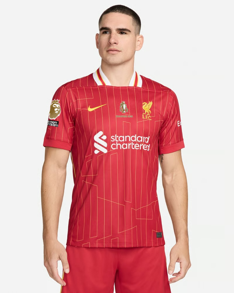 Kinder Liverpool 2024/25 Heim LFC Champions Trikot & Goldene Trophäe & Abzeichen