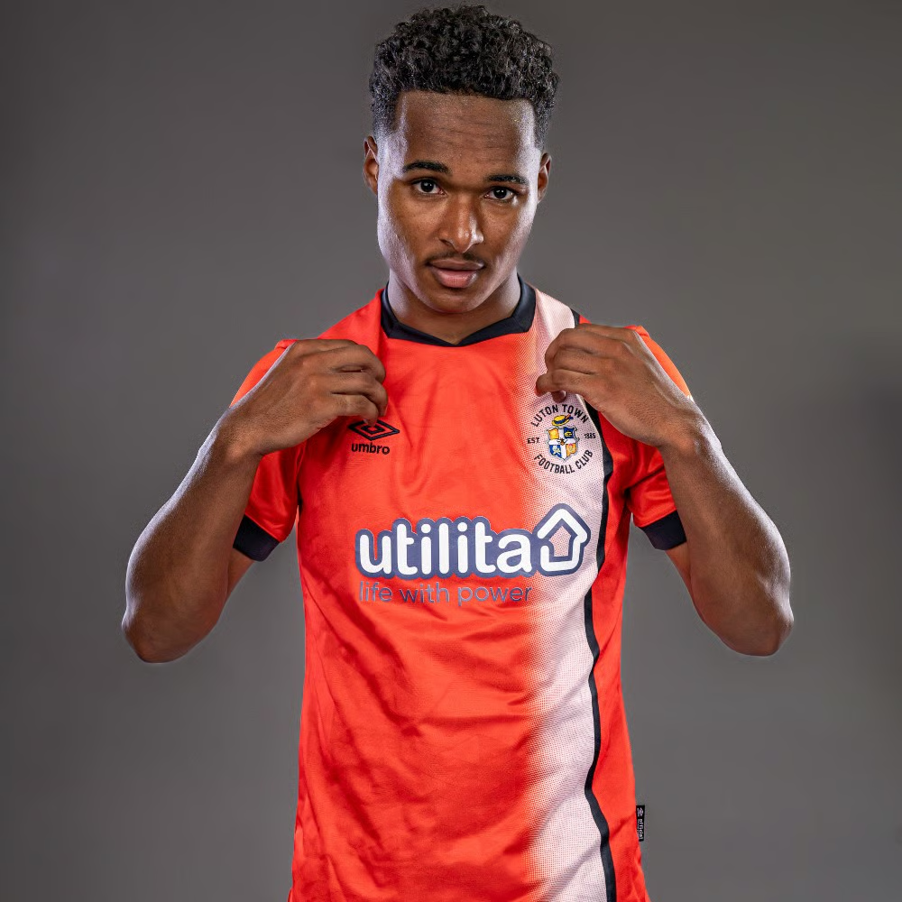Kind Luton Town 2024/25 Heimtrikot